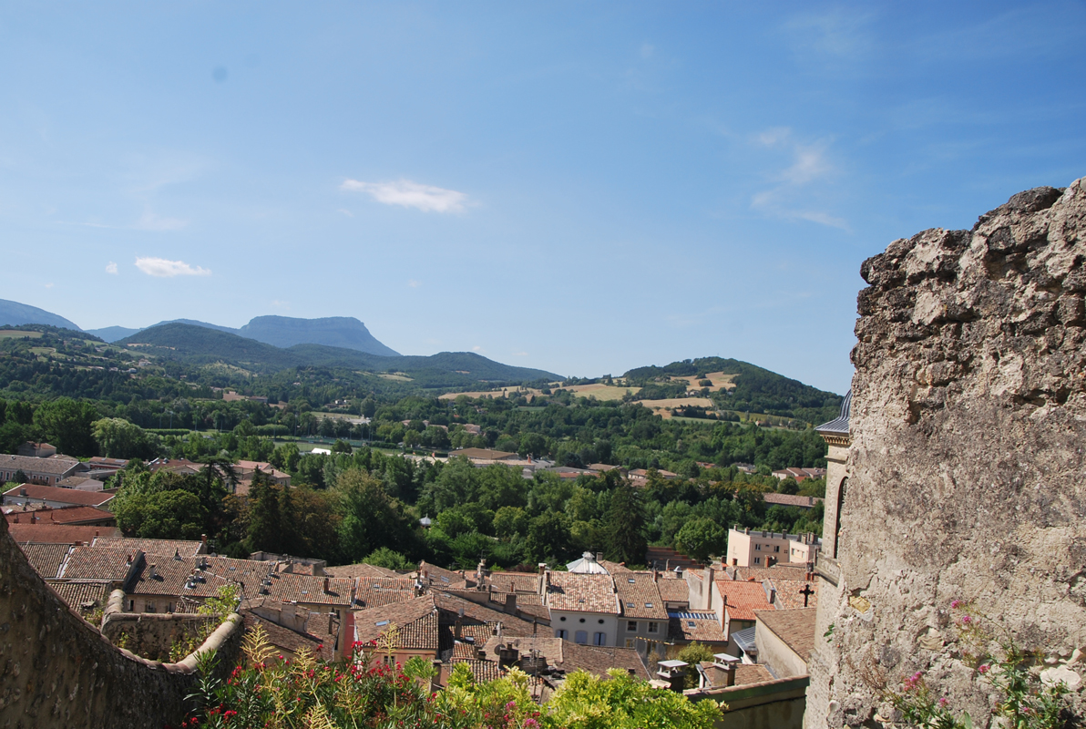 Visiter la ville de Crest : Histoire et lieux d'intérêt