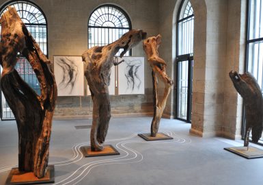 Admirer une expo à la Halle-au-Blé