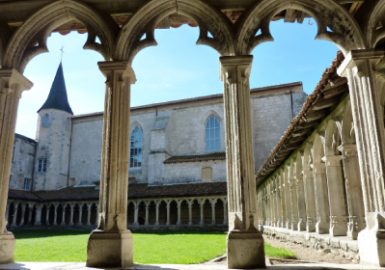 Le cloître du Couvent des Carmes