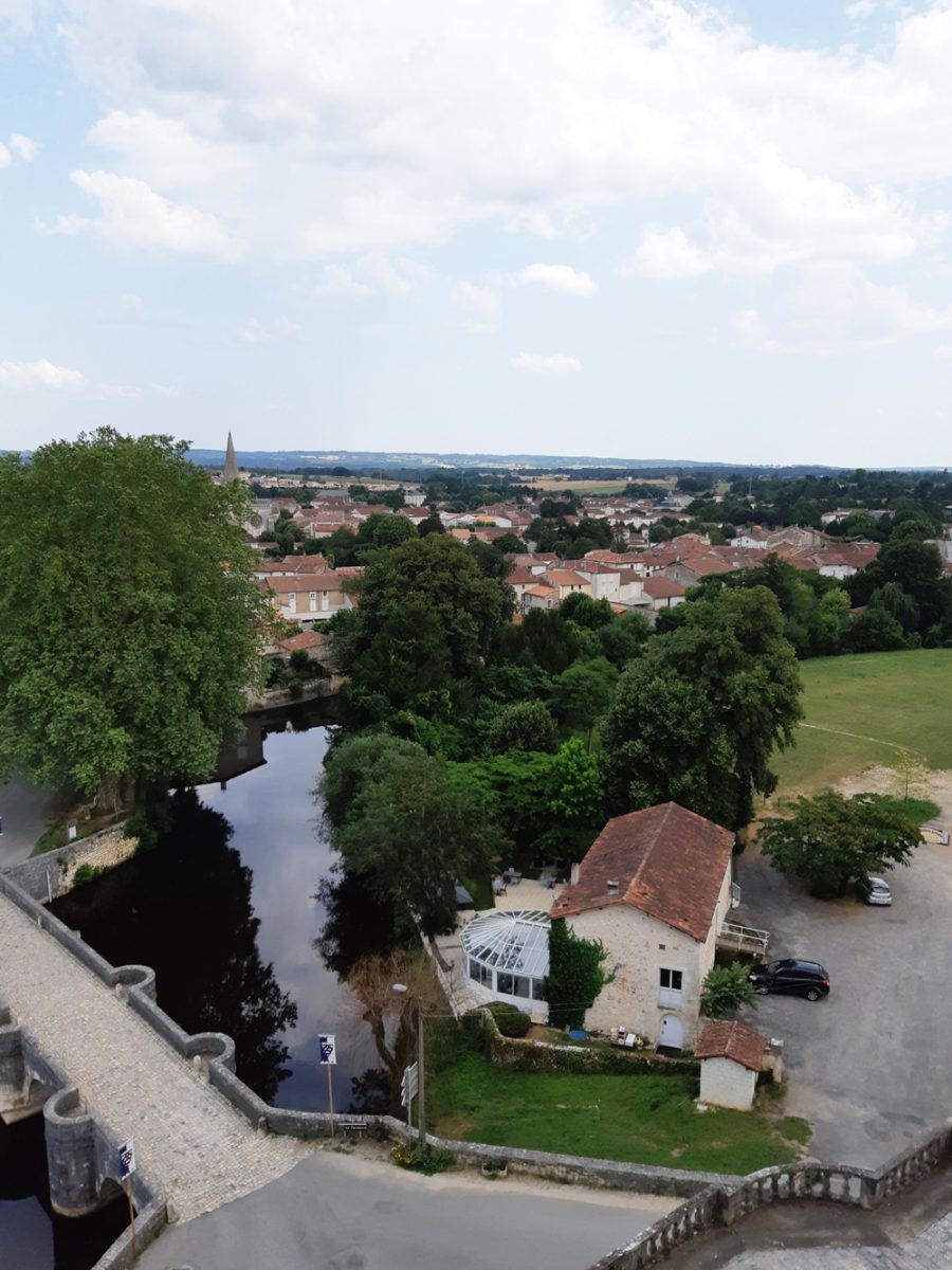 visiter la rochefoucauld randonnée château